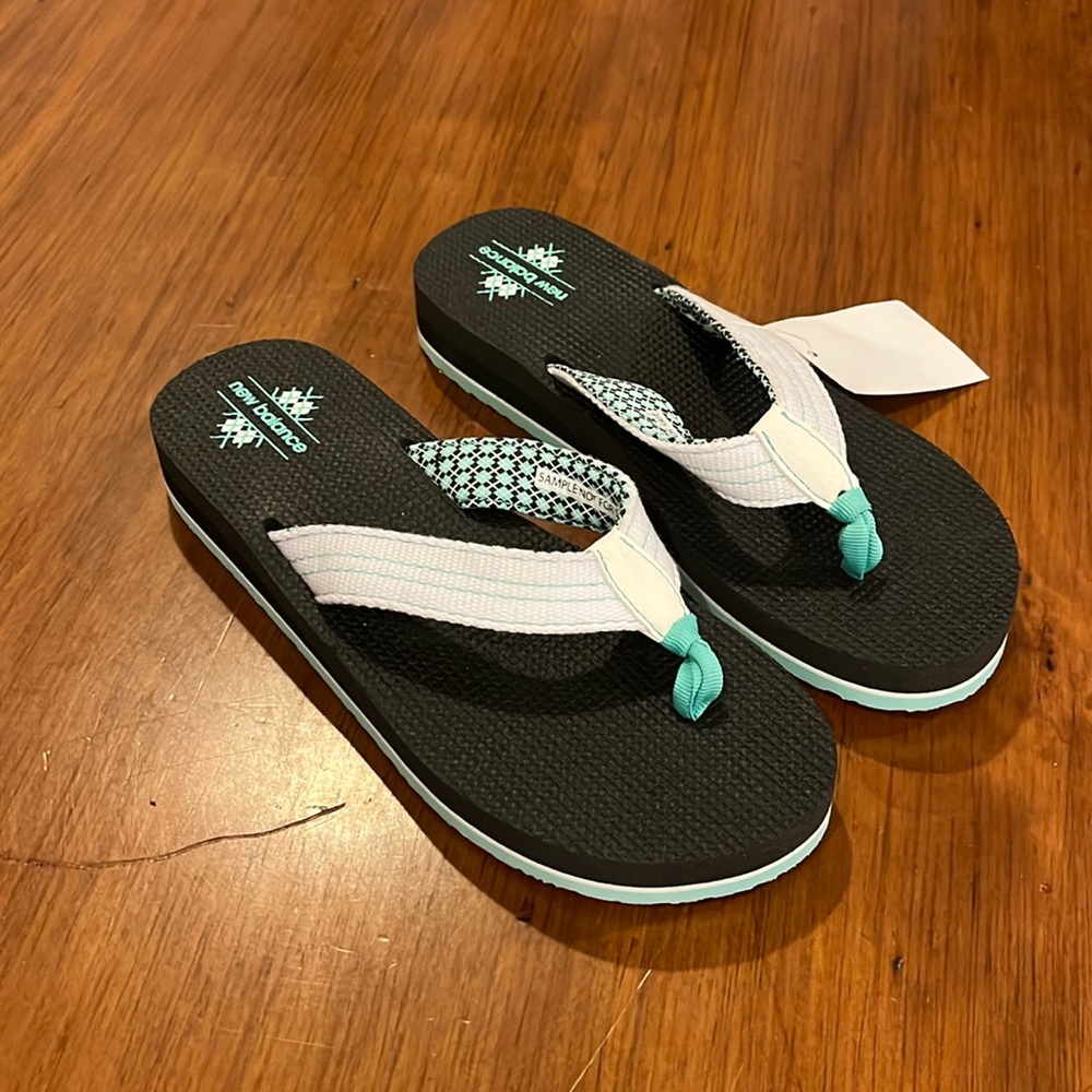 New Balance Madaket Thong Flip Flops Sandals new black green Women’s Size 7 - Picture 2 of 11